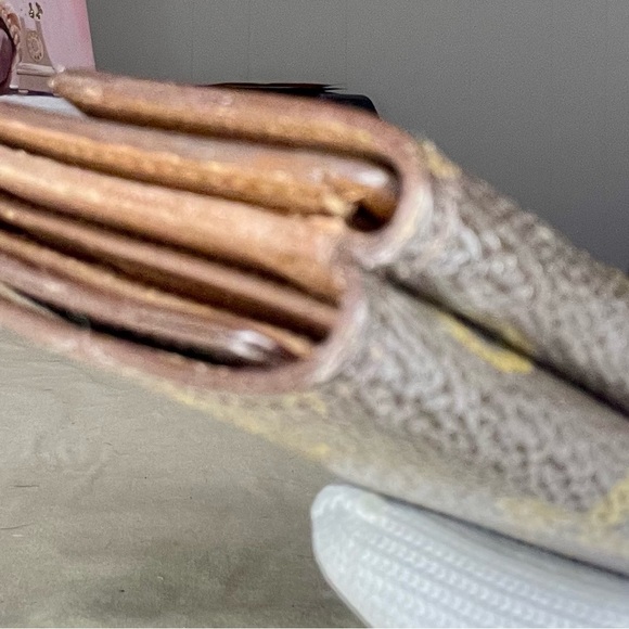 Louis Vuitton Elise Monogram Wallet - Picture 12 of 15